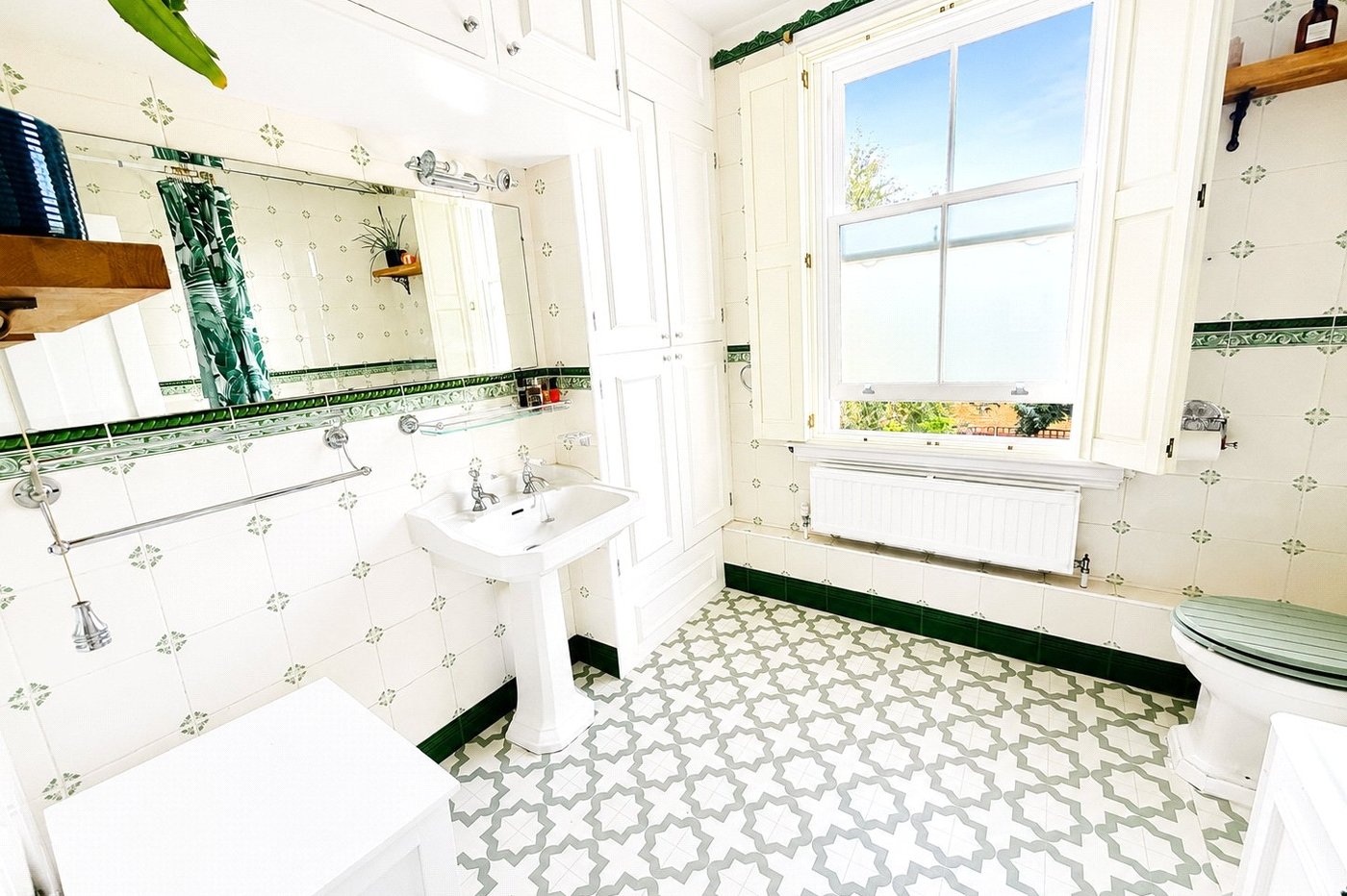 3 bedroom house for sale in London | Robinson Jackson