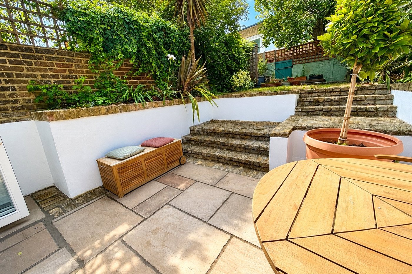 3 bedroom house for sale in London | Robinson Jackson