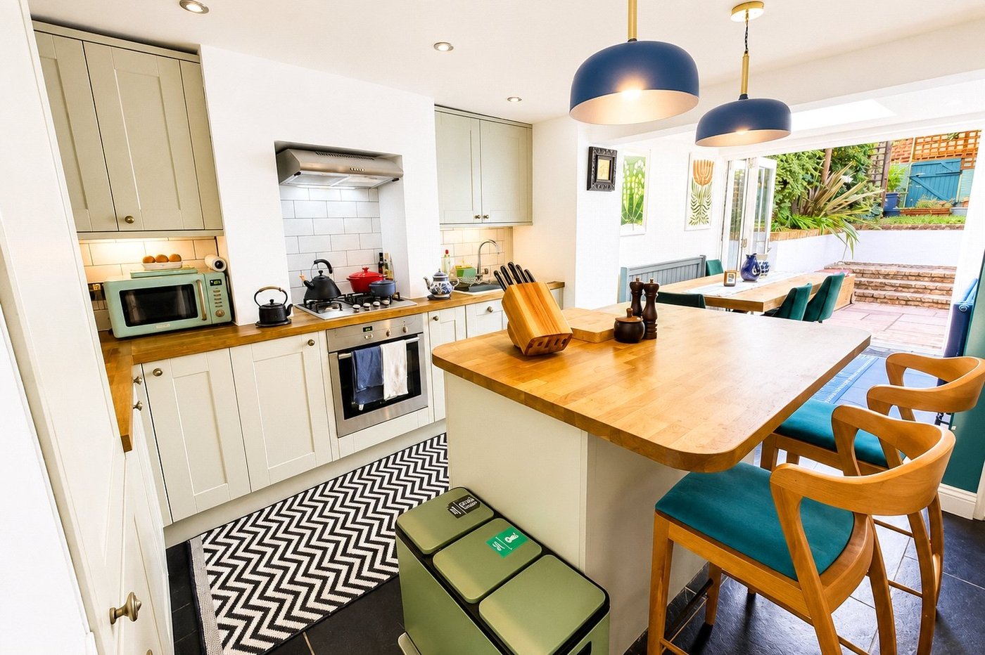 3 bedroom house for sale in London | Robinson Jackson