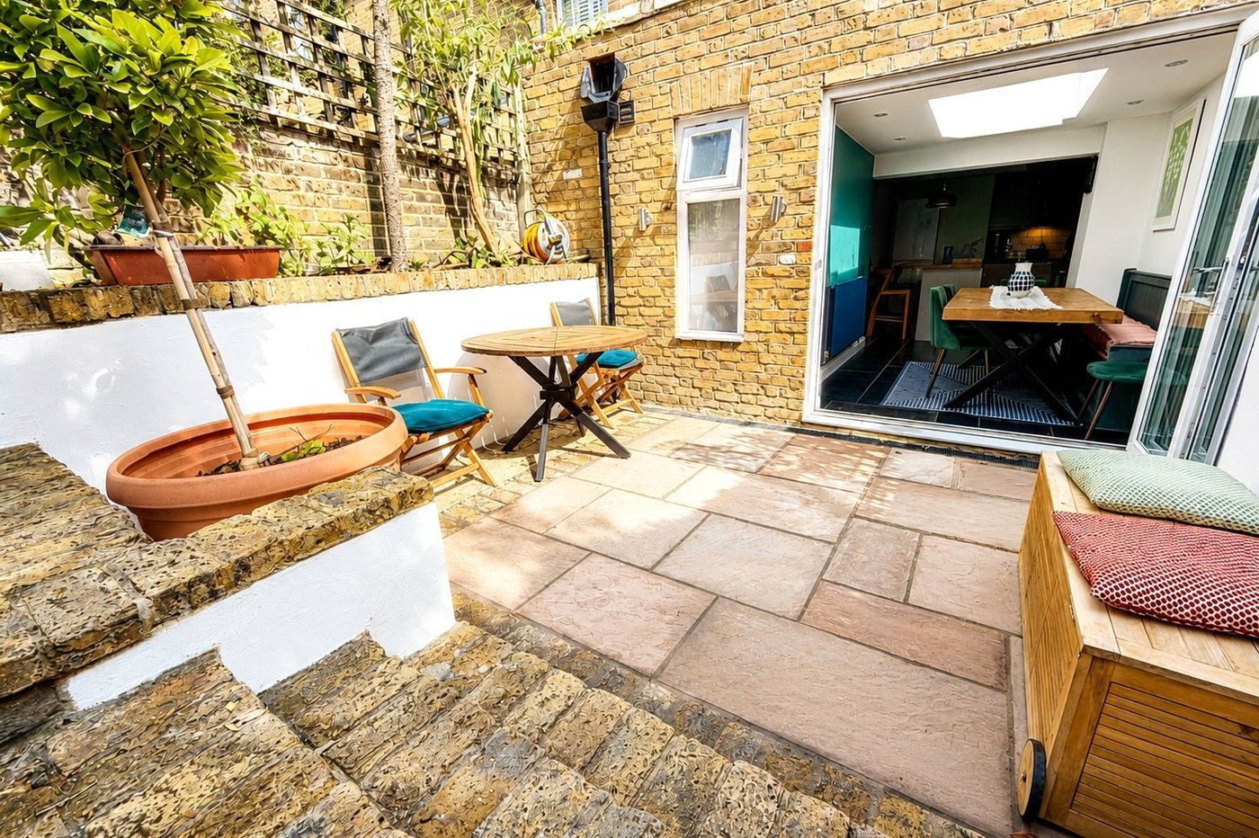 3 bedroom house for sale in London | Robinson Jackson