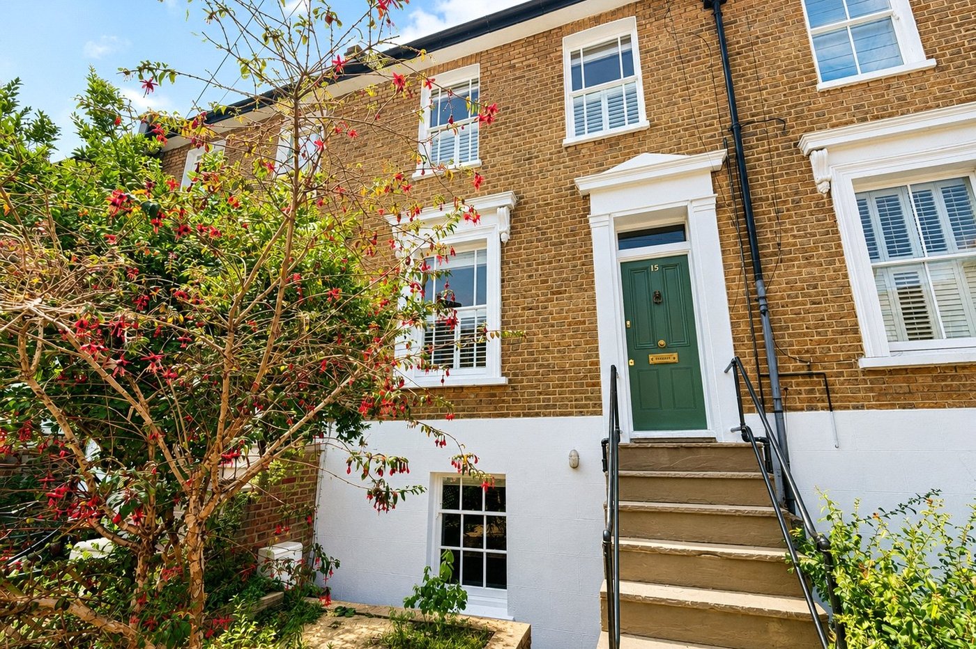 3 bedroom house for sale in London | Robinson Jackson