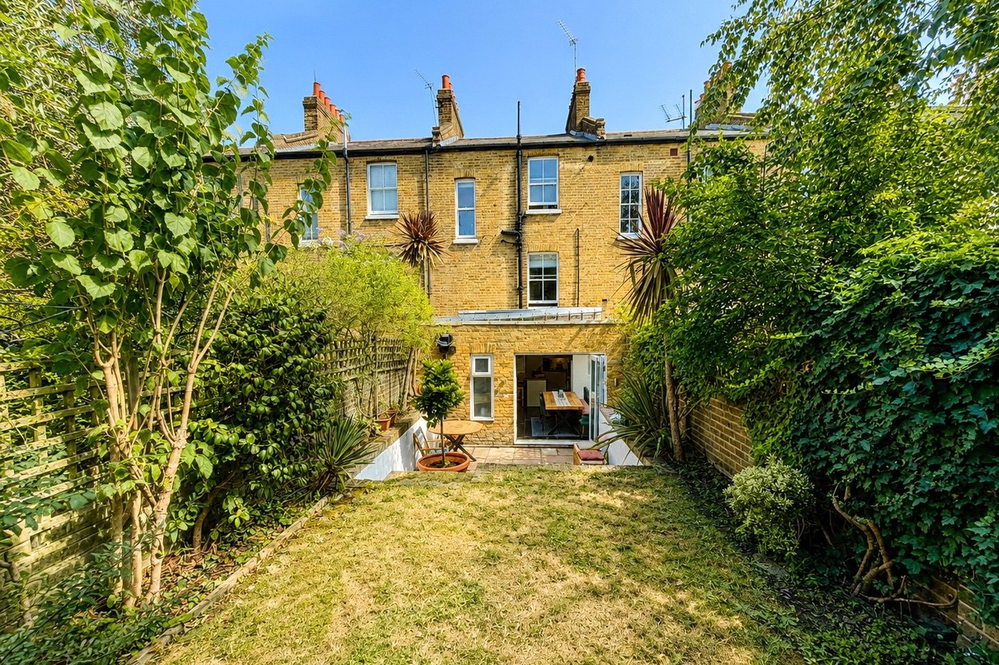 3 bedroom house for sale in London | Robinson Jackson
