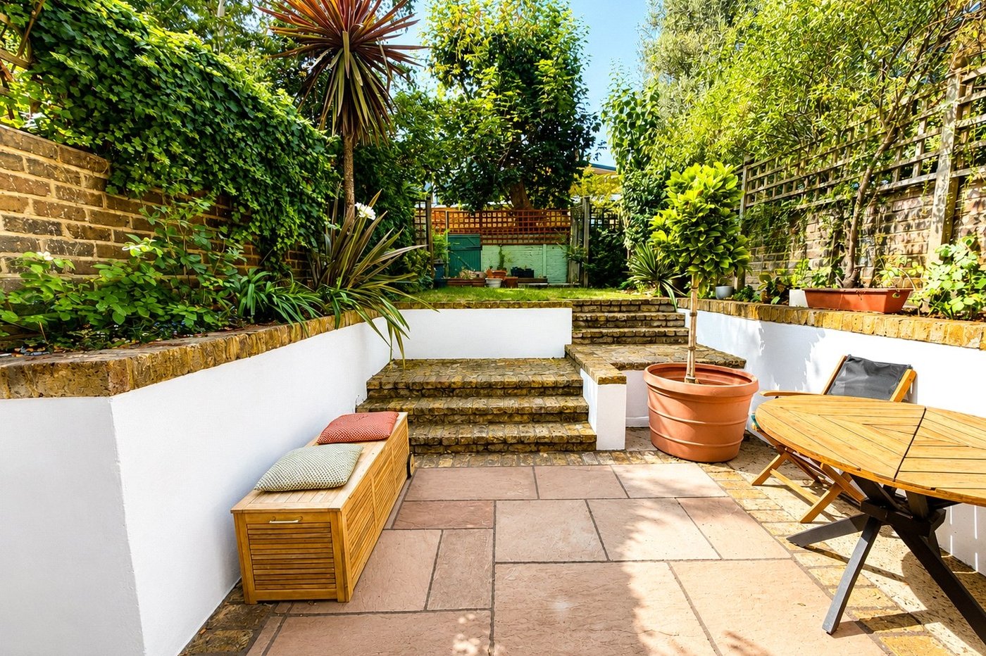 3 bedroom house for sale in London | Robinson Jackson
