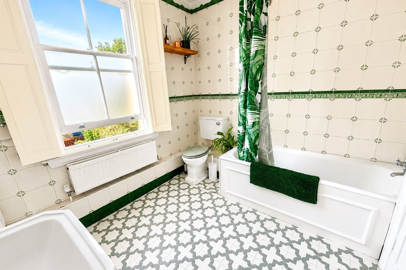3 bedroom house for sale in London | Robinson Jackson