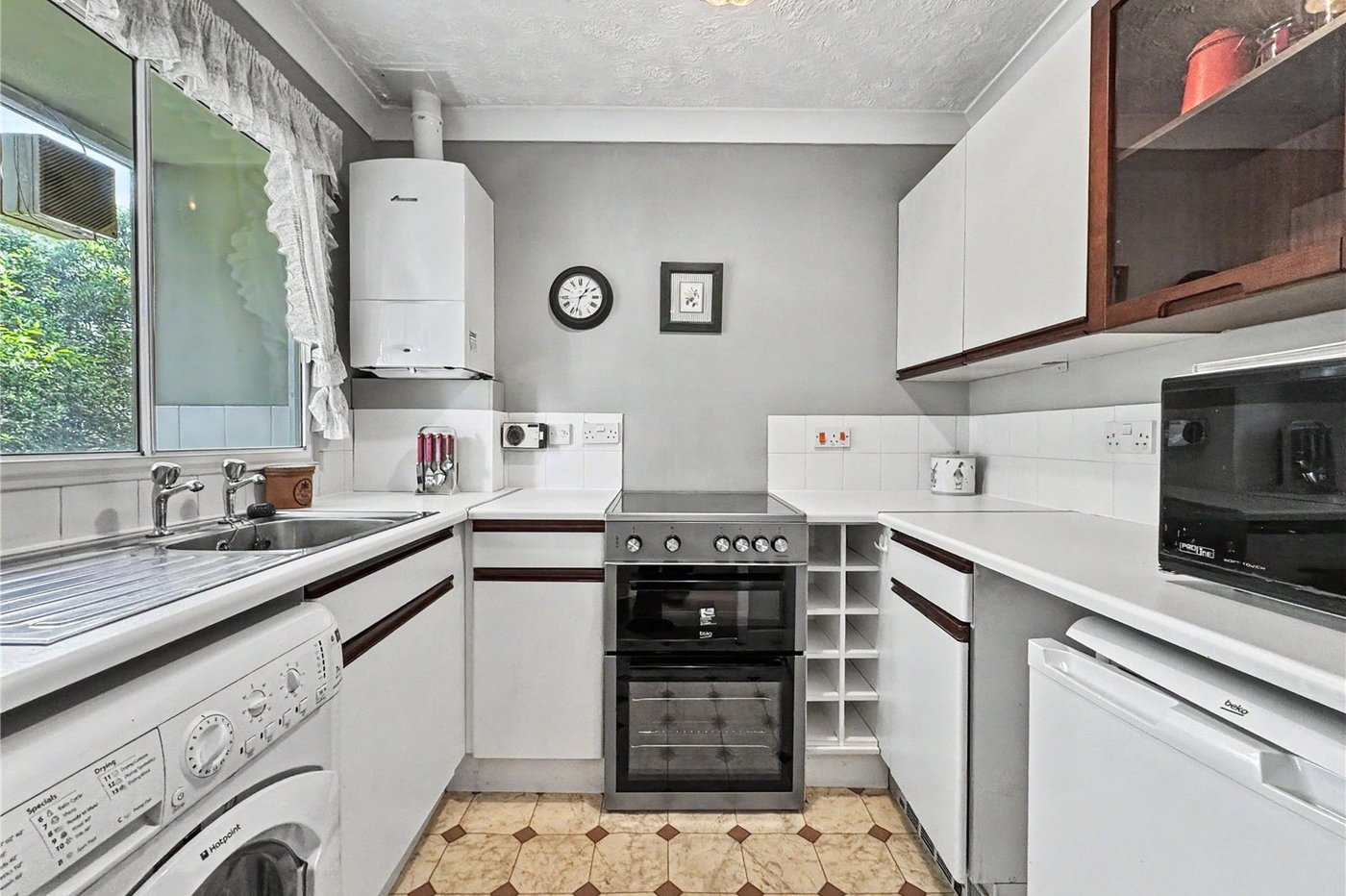 1 bedroom property for sale in Rainham | Robinson Michael & Jackson
