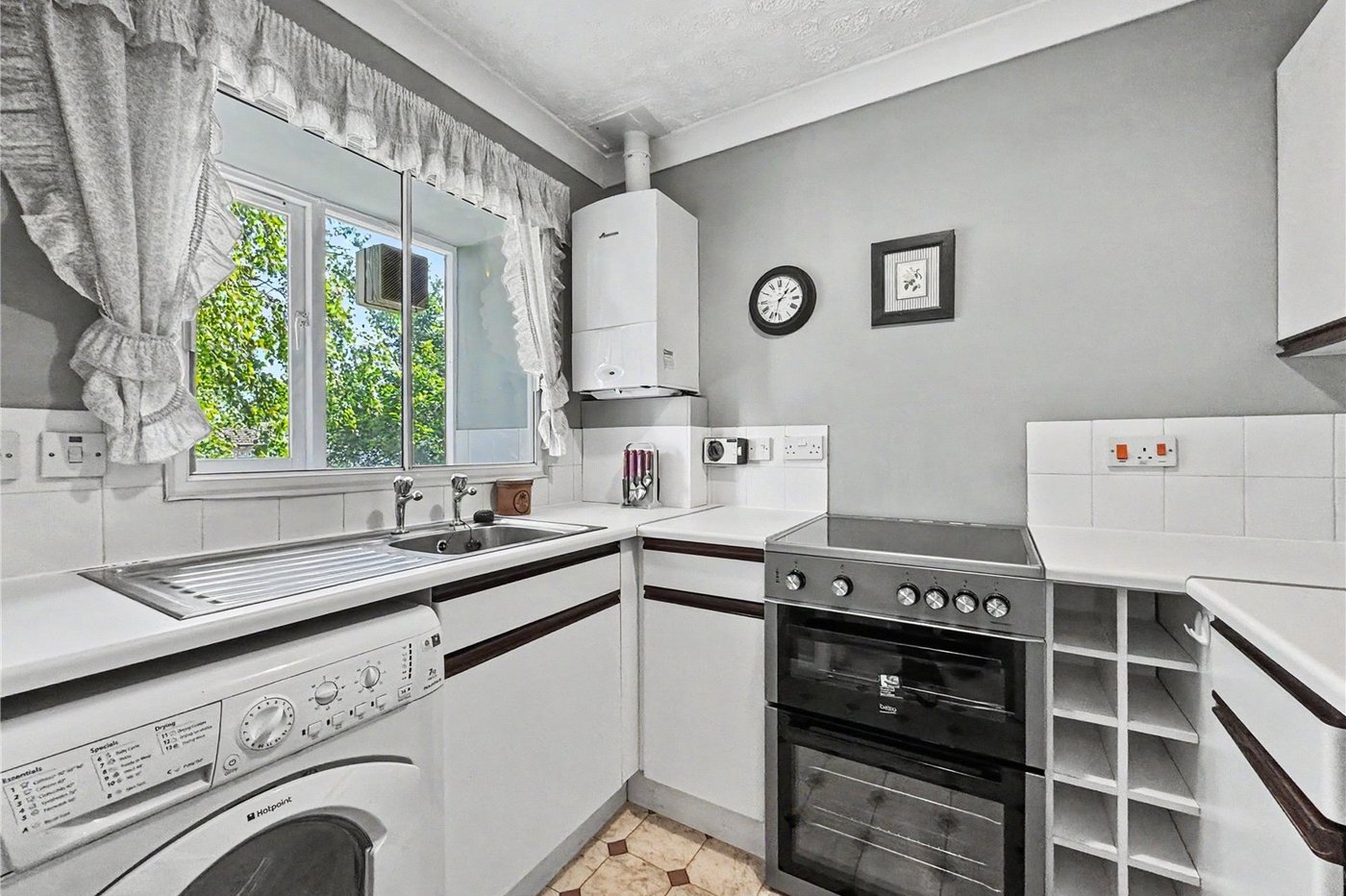 1 bedroom property for sale in Rainham | Robinson Michael & Jackson