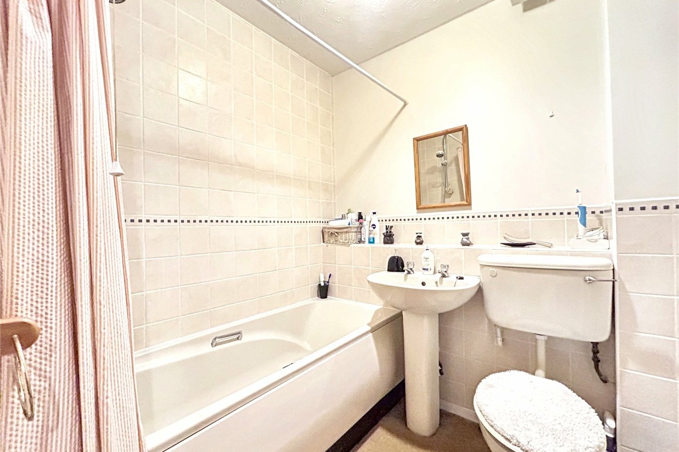 1 bedroom property for sale in Rainham | Robinson Michael & Jackson
