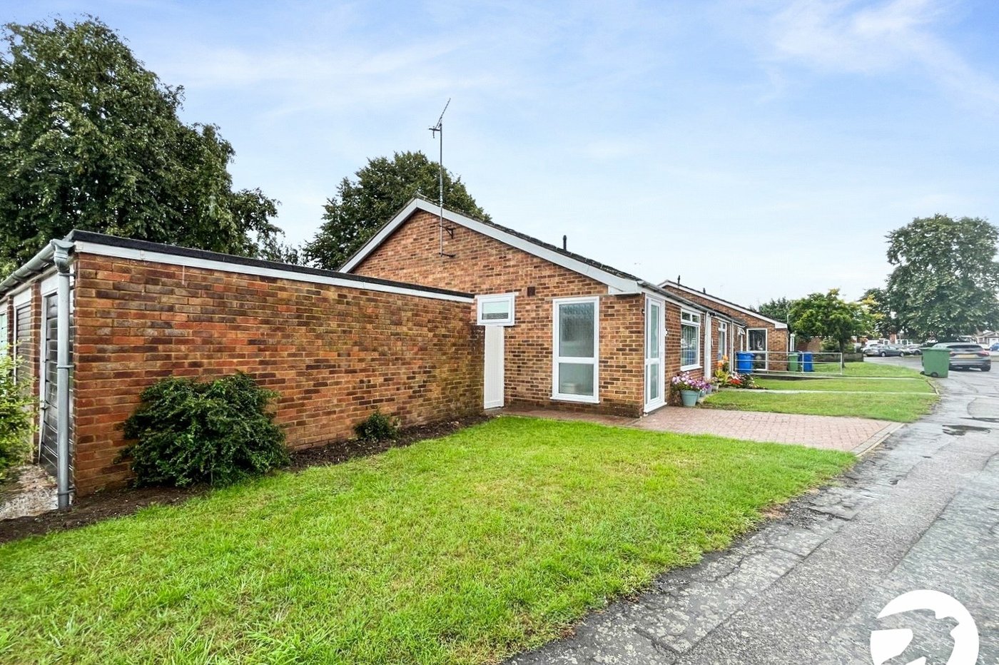 2 bedroom bungalow for sale in Sittingbourne | Robinson Michael & Jackson