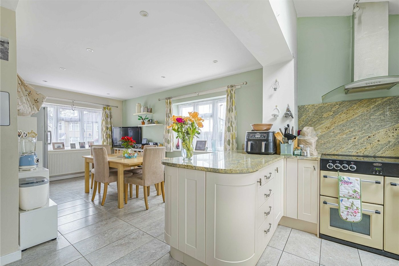 4 bedroom house for sale in South Welling | Robinson Jackson