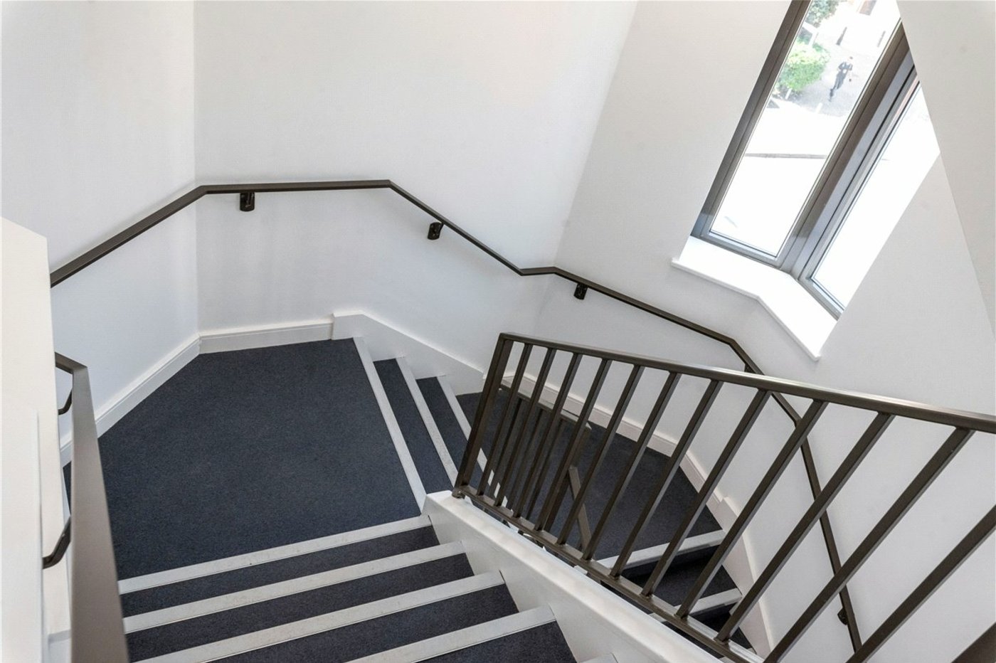 2 bedroom property for sale in 2 Knoll Rise | Robinson Jackson