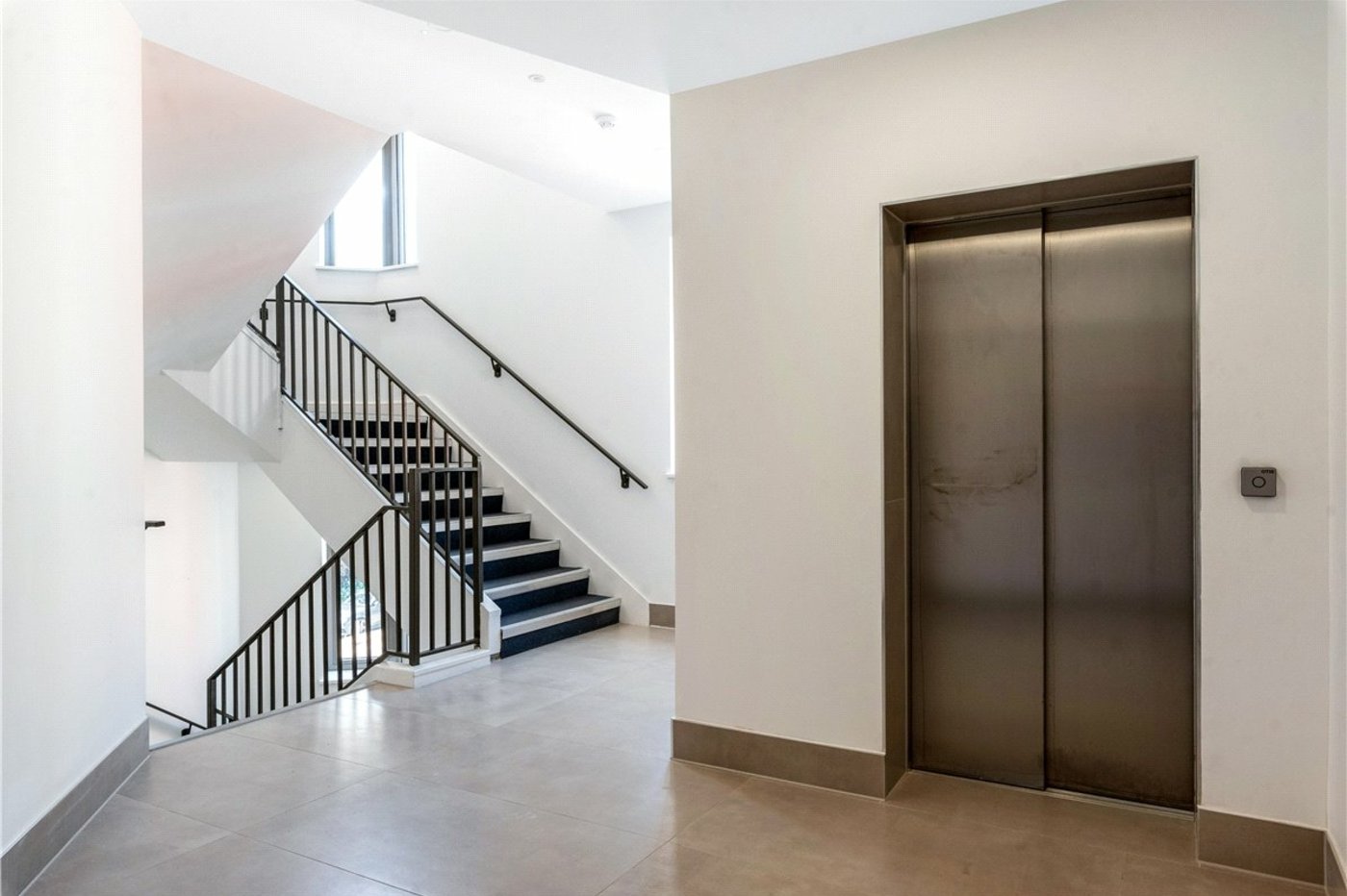 2 bedroom property for sale in 2 Knoll Rise | Robinson Jackson