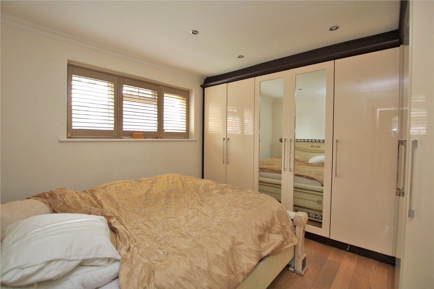 2 bedroom property for sale in Eltham | Robinson Jackson