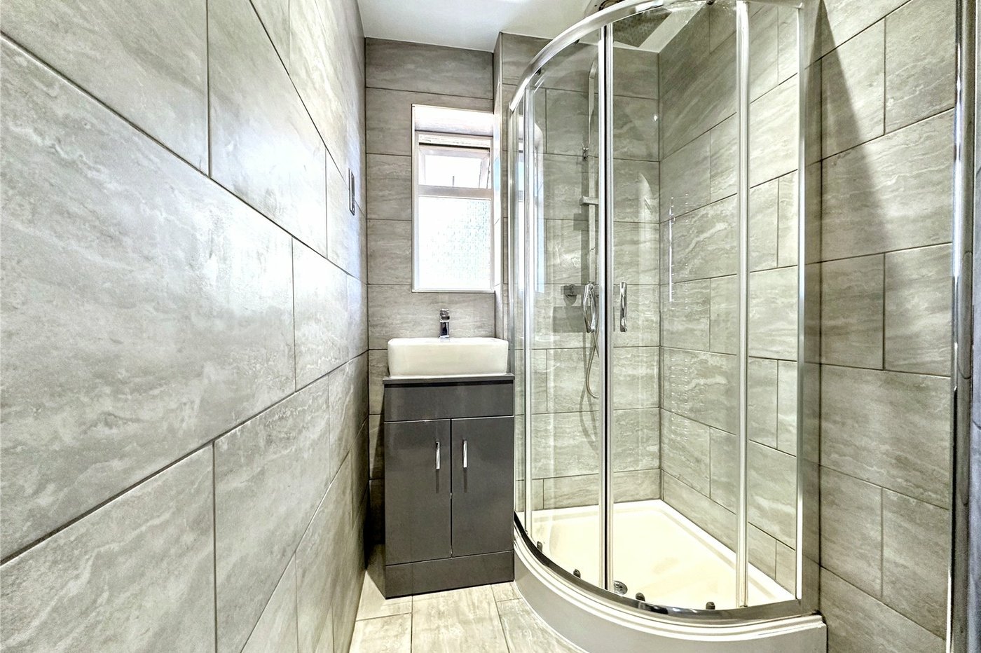 2 bedroom bungalow for sale in Rainham | Robinson Michael & Jackson