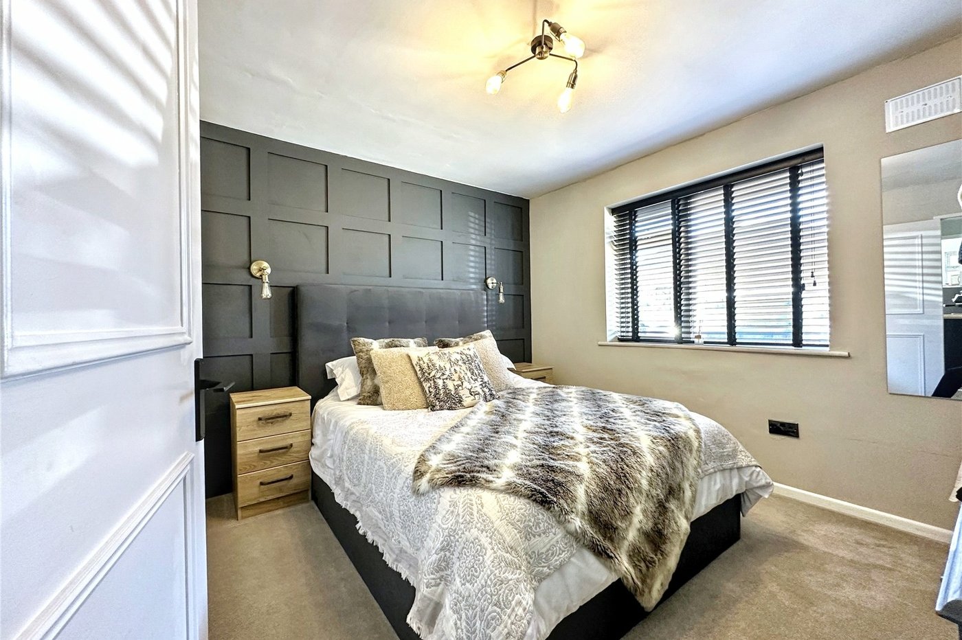 2 bedroom bungalow for sale in Rainham | Robinson Michael & Jackson