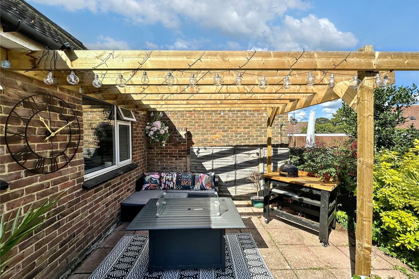 2 bedroom bungalow for sale in Rainham | Robinson Michael & Jackson