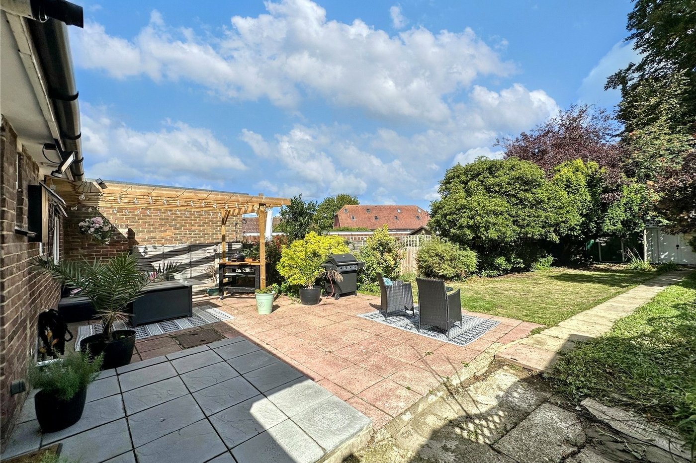 2 bedroom bungalow for sale in Rainham | Robinson Michael & Jackson