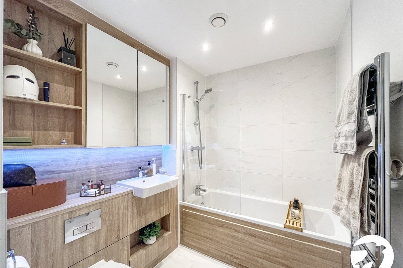 2 bedroom property for sale in Maidstone | Robinson Michael & Jackson