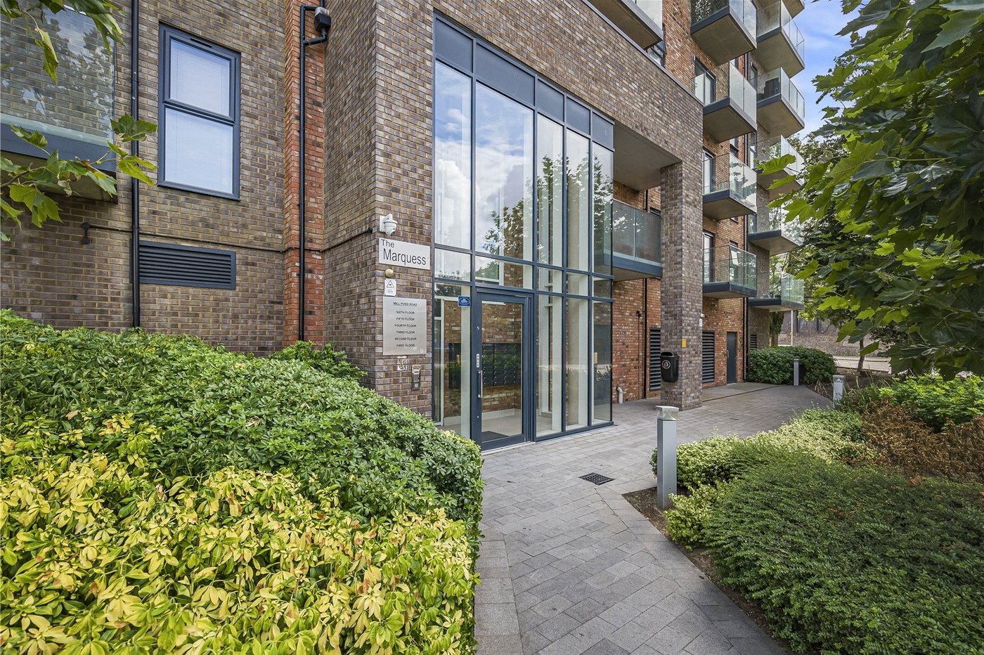 2 bedroom property for sale in Dartford | Robinson Jackson