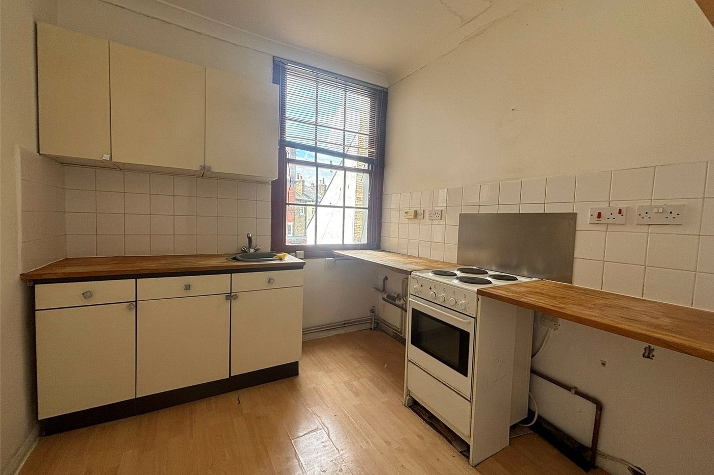1 bedroom property for sale in Gravesend | Robinson Michael & Jackson