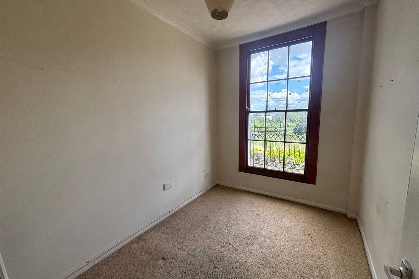 1 bedroom property for sale in Gravesend | Robinson Michael & Jackson