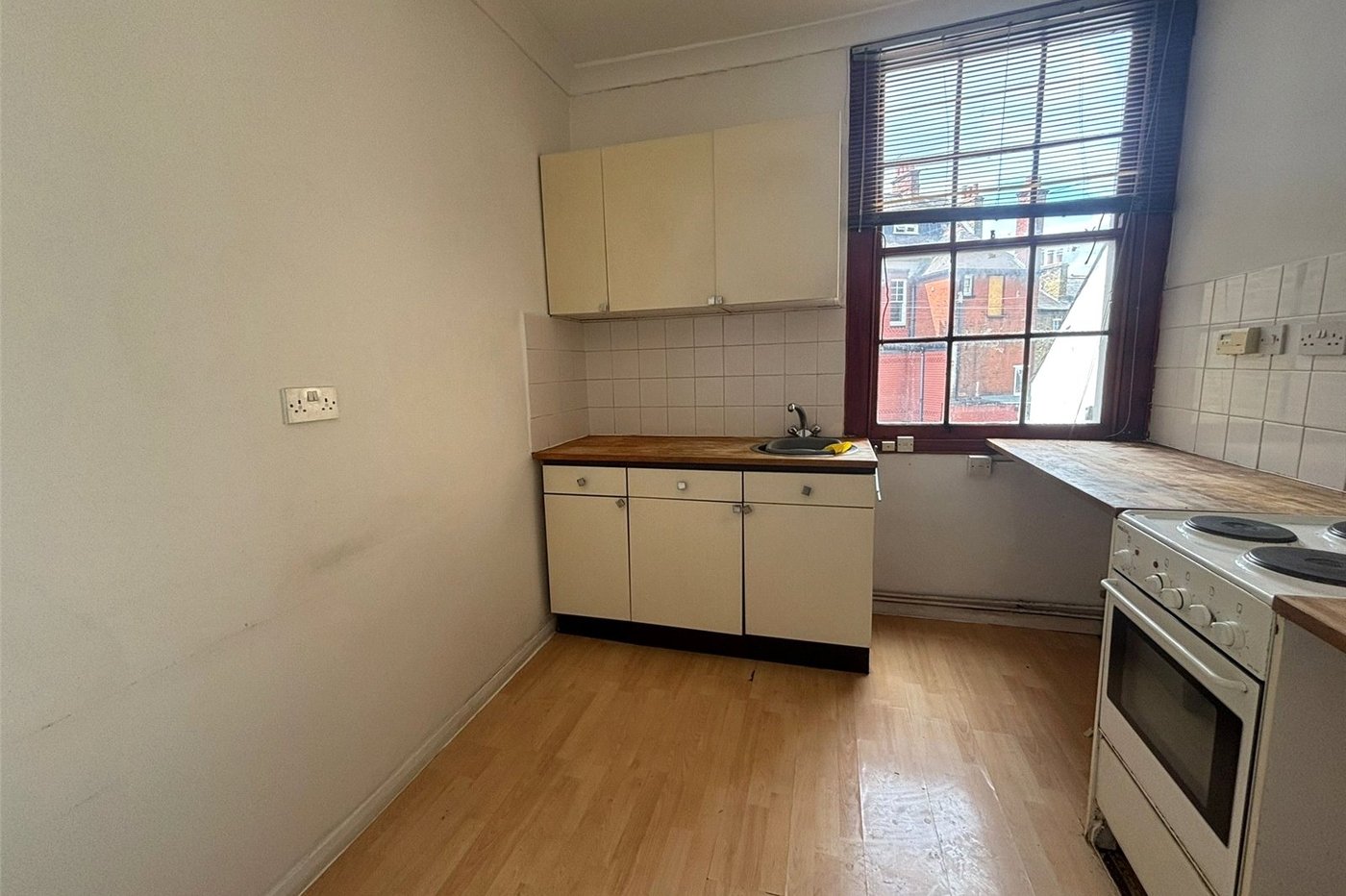 1 bedroom property for sale in Gravesend | Robinson Michael & Jackson