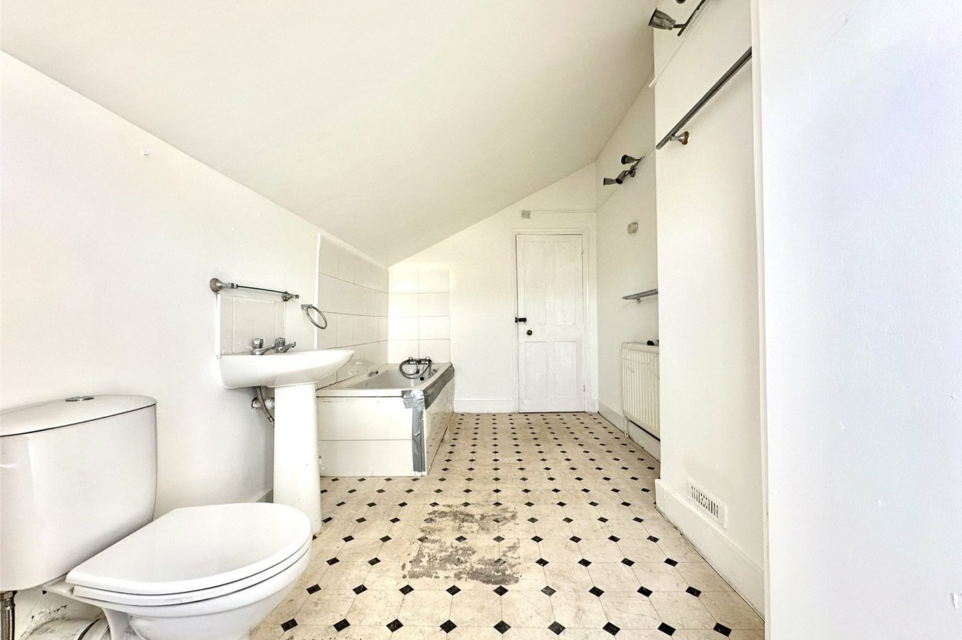 2 bedroom house for sale in Swanscombe | Robinson Jackson