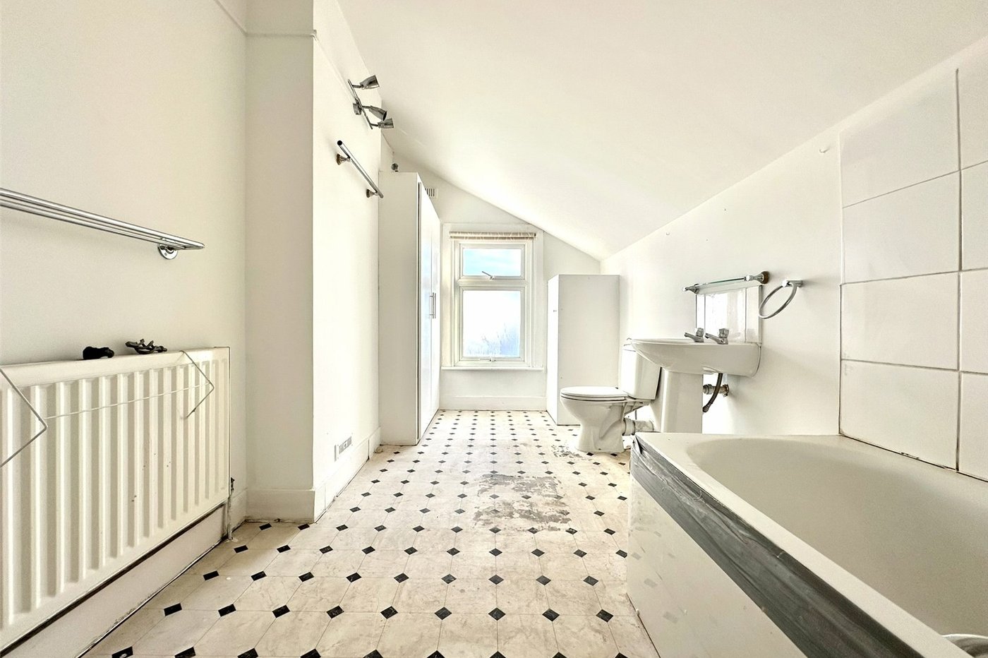 2 bedroom house for sale in Swanscombe | Robinson Jackson