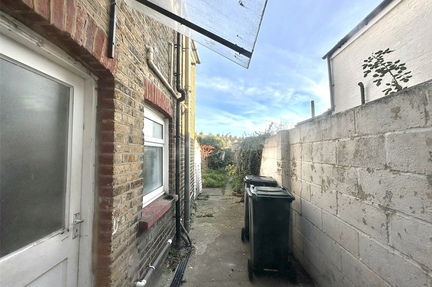 2 bedroom house for sale in Swanscombe | Robinson Jackson