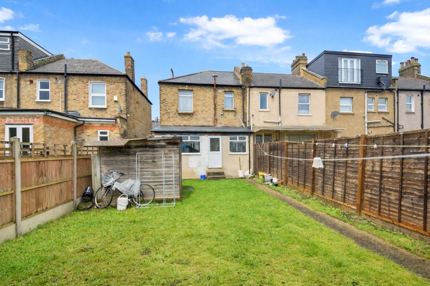 3 bedroom house for sale in London | Robinson Jackson