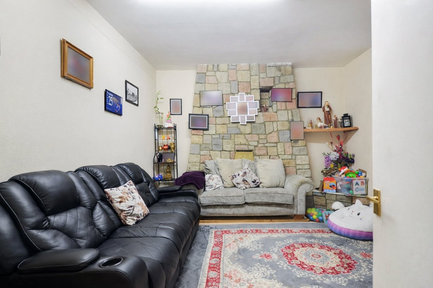 3 bedroom house for sale in London | Robinson Jackson