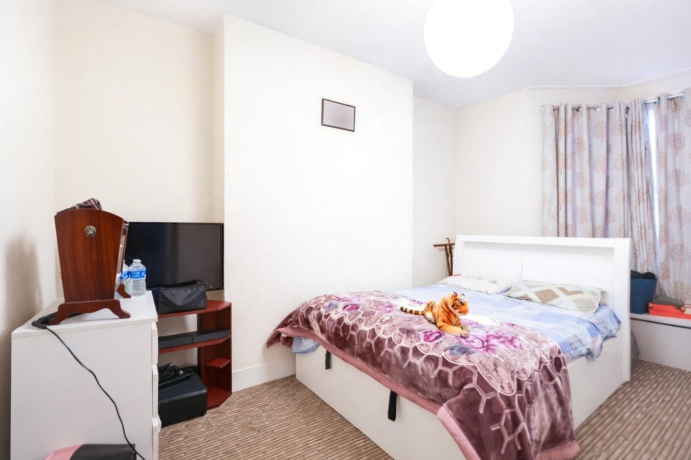 3 bedroom house for sale in London | Robinson Jackson