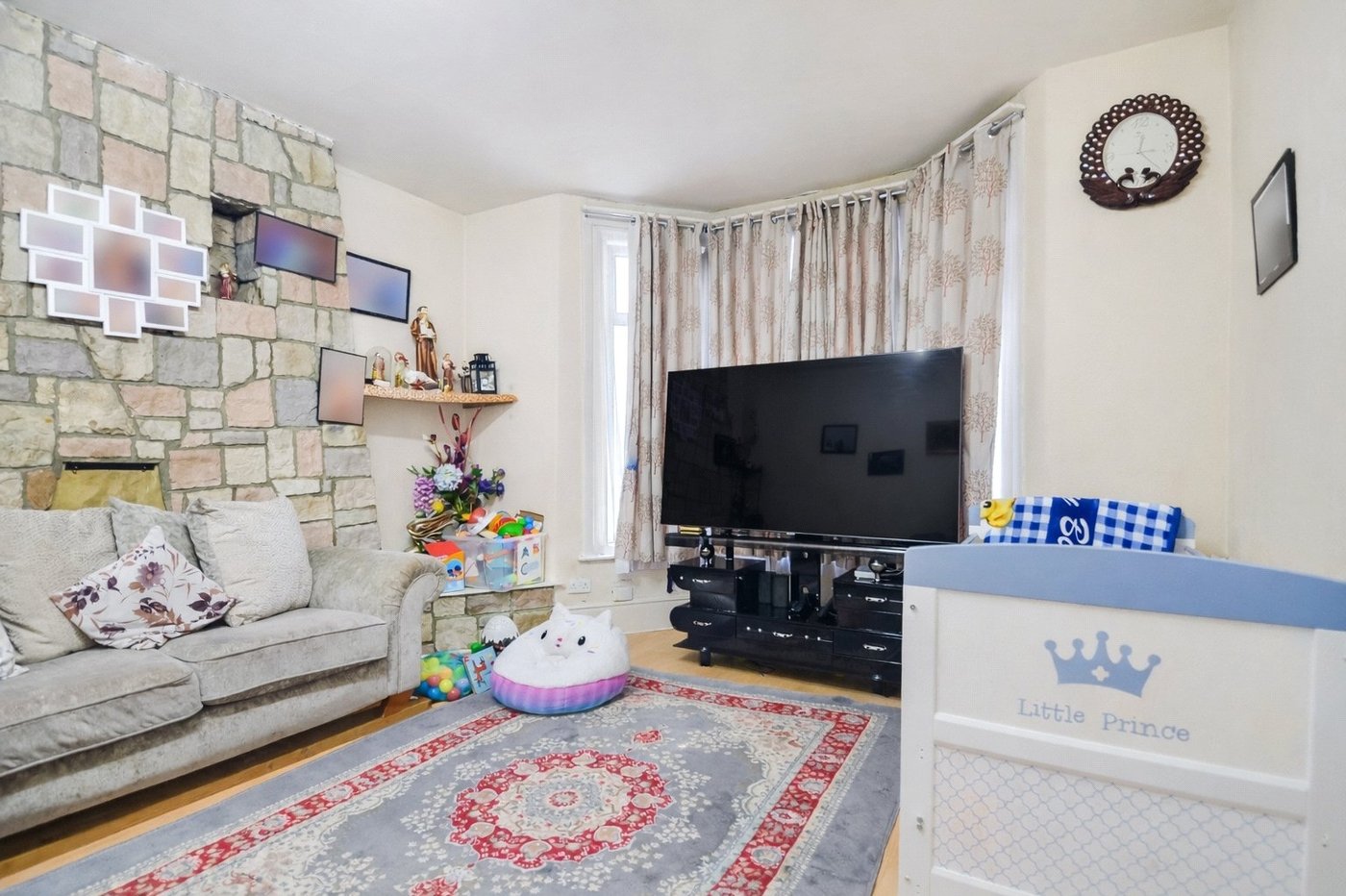 3 bedroom house for sale in London | Robinson Jackson