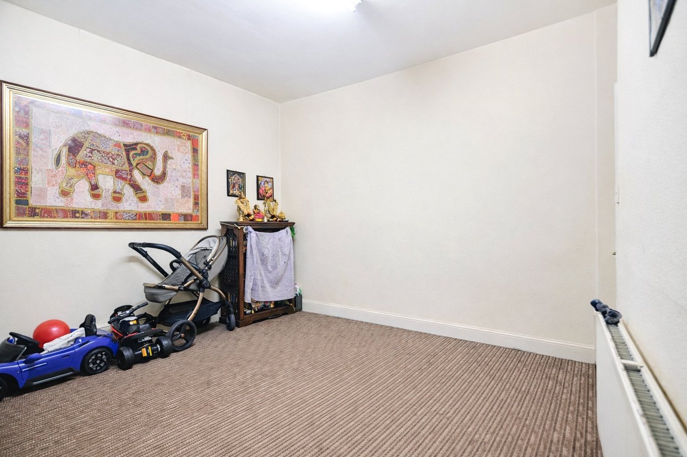 3 bedroom house for sale in London | Robinson Jackson