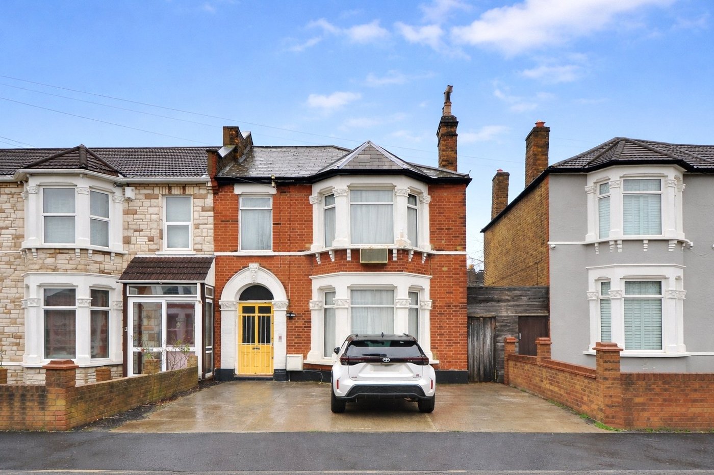 3 bedroom house for sale in London | Robinson Jackson
