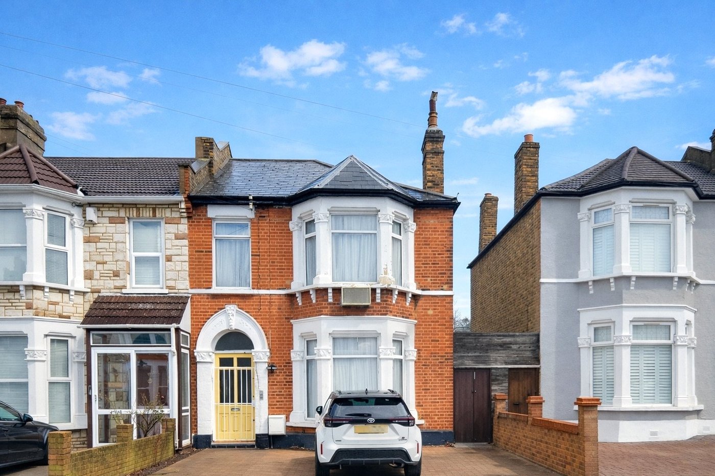 3 bedroom house for sale in London | Robinson Jackson