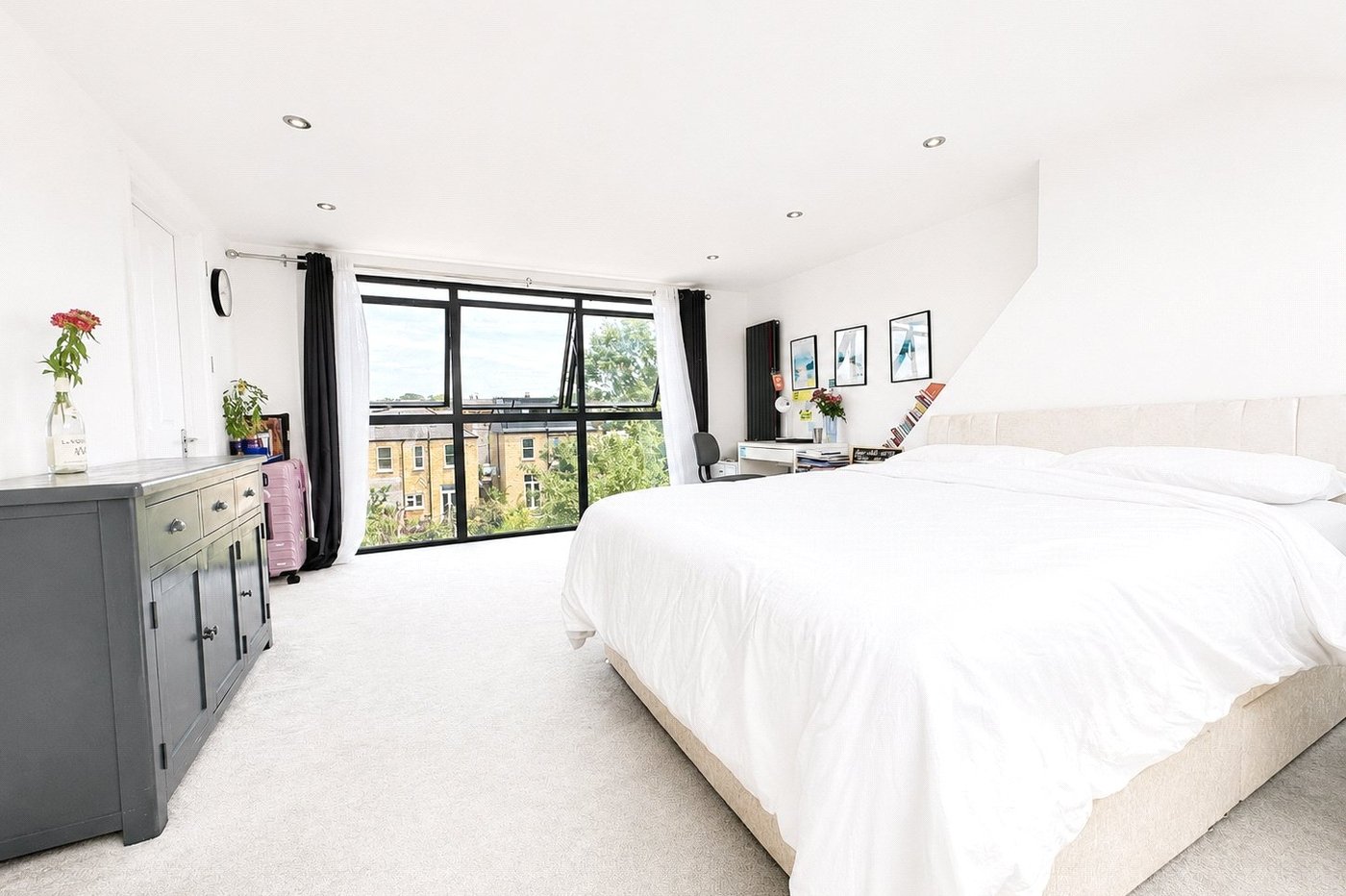 4 bedroom house for sale in London | Robinson Jackson