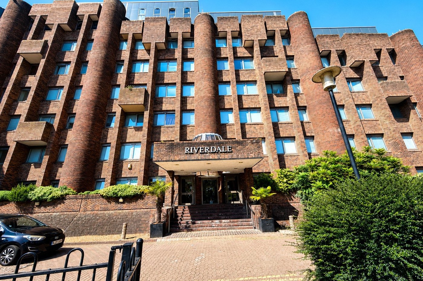 2 bedroom property for sale in London | Robinson Jackson
