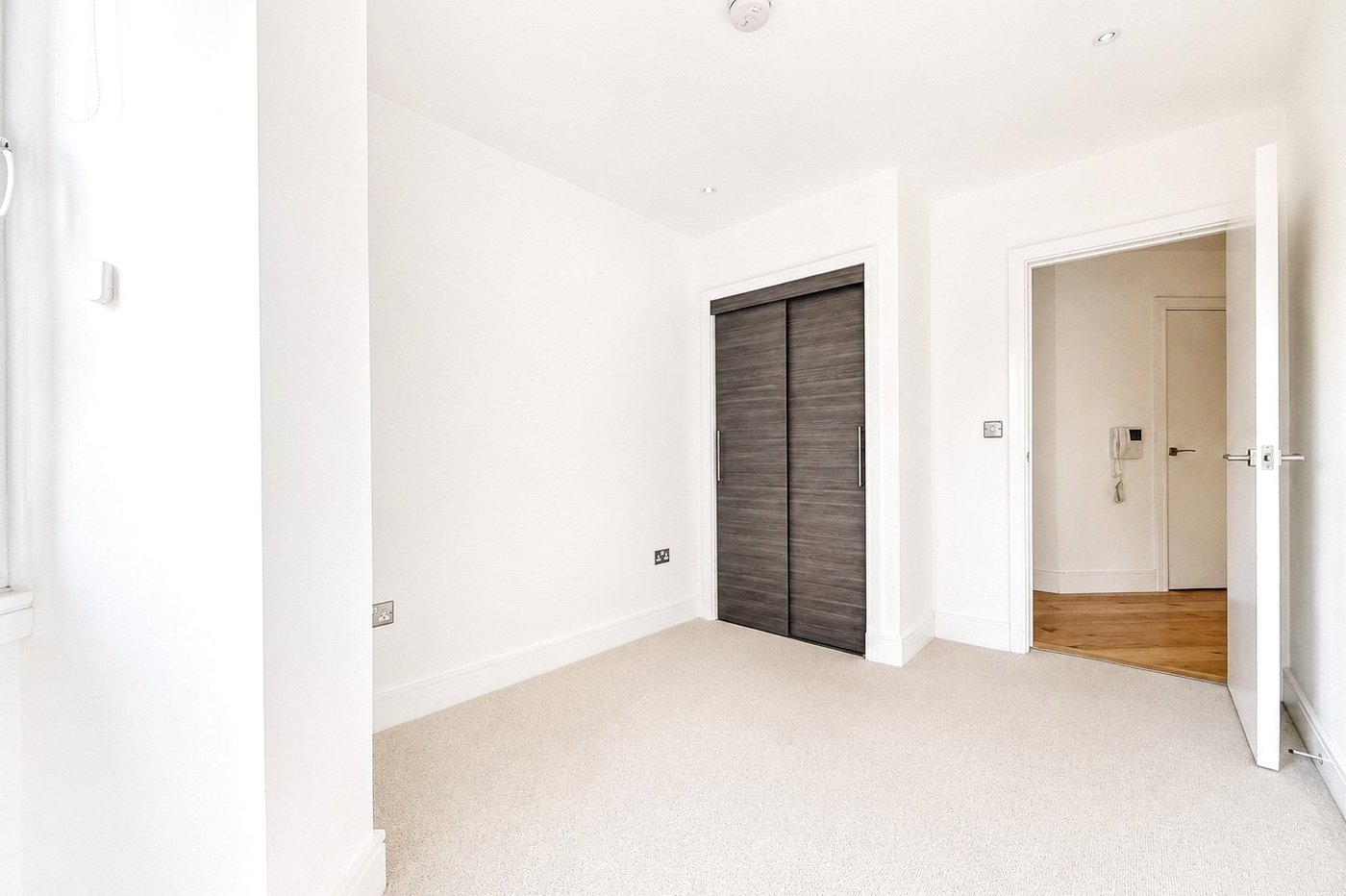 2 bedroom property for sale in London | Robinson Jackson