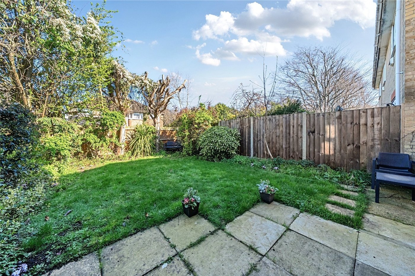 2 bedroom house for sale in London | Robinson Jackson