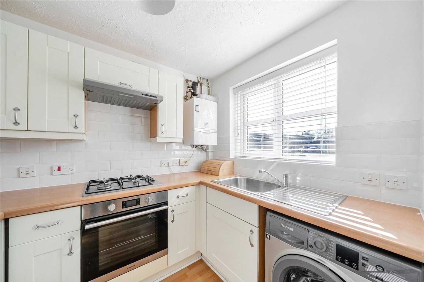 2 bedroom house for sale in London | Robinson Jackson