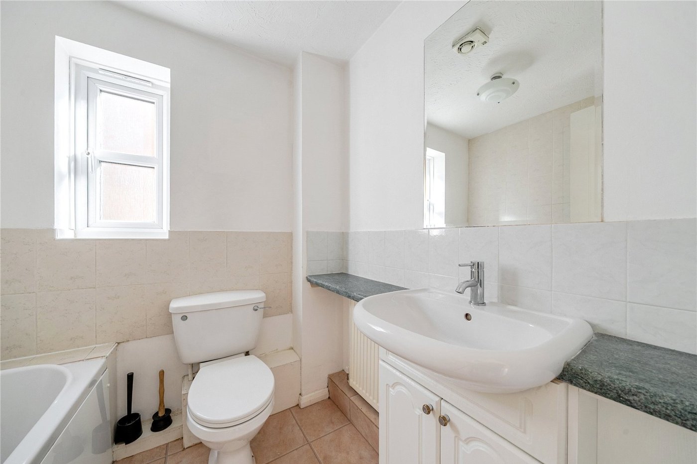 2 bedroom house for sale in London | Robinson Jackson