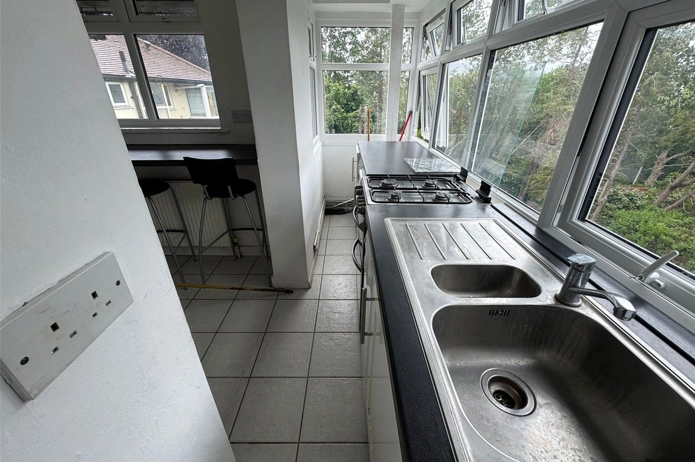 2 bedroom property for sale in London | Robinson Jackson