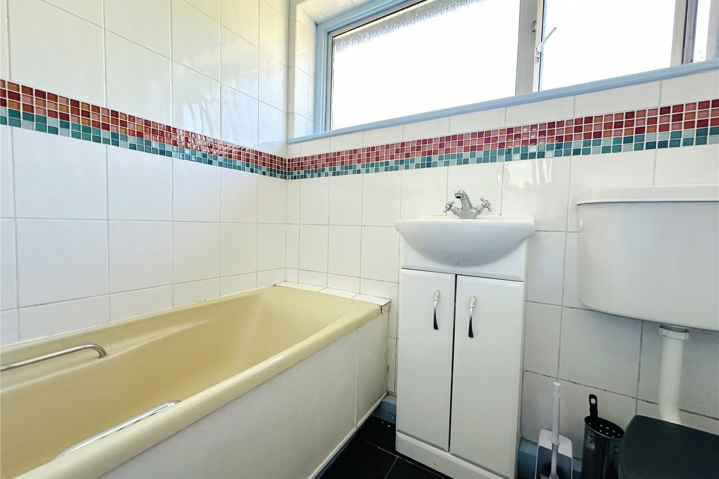 2 bedroom property for sale in London | Robinson Jackson