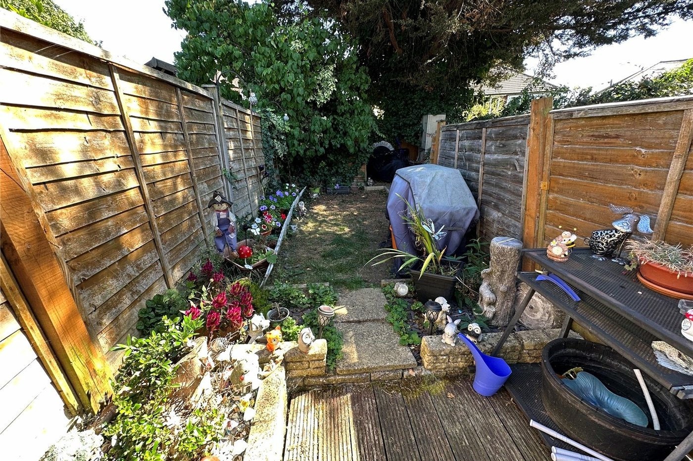 2 bedroom property for sale in London | Robinson Jackson