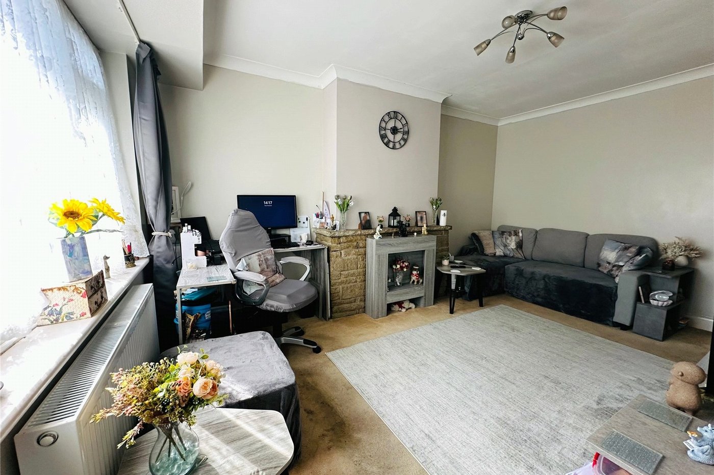 2 bedroom property for sale in London | Robinson Jackson