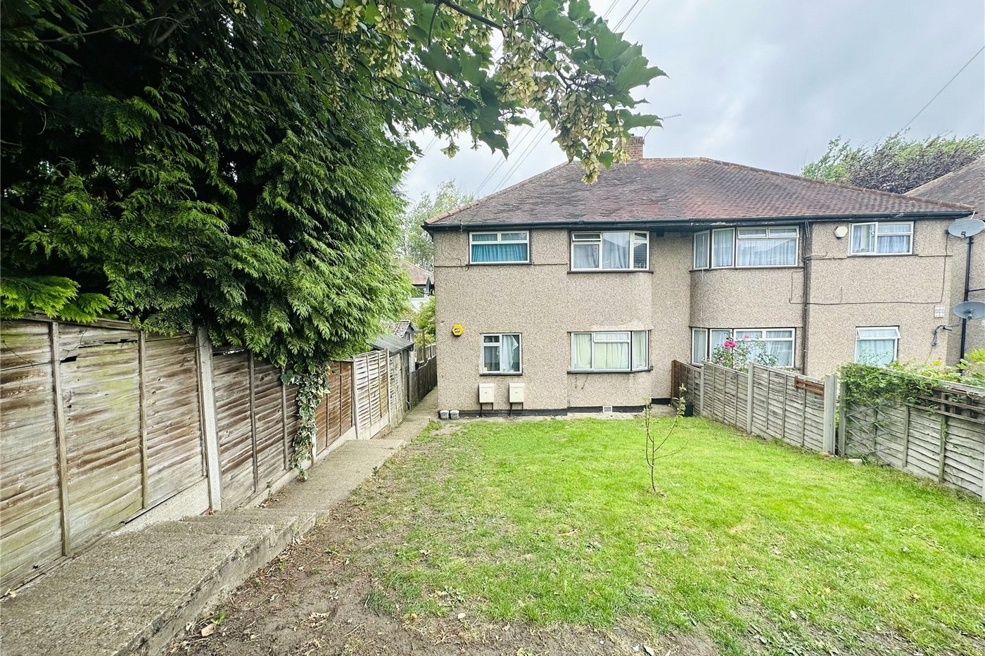 2 bedroom property for sale in London | Robinson Jackson