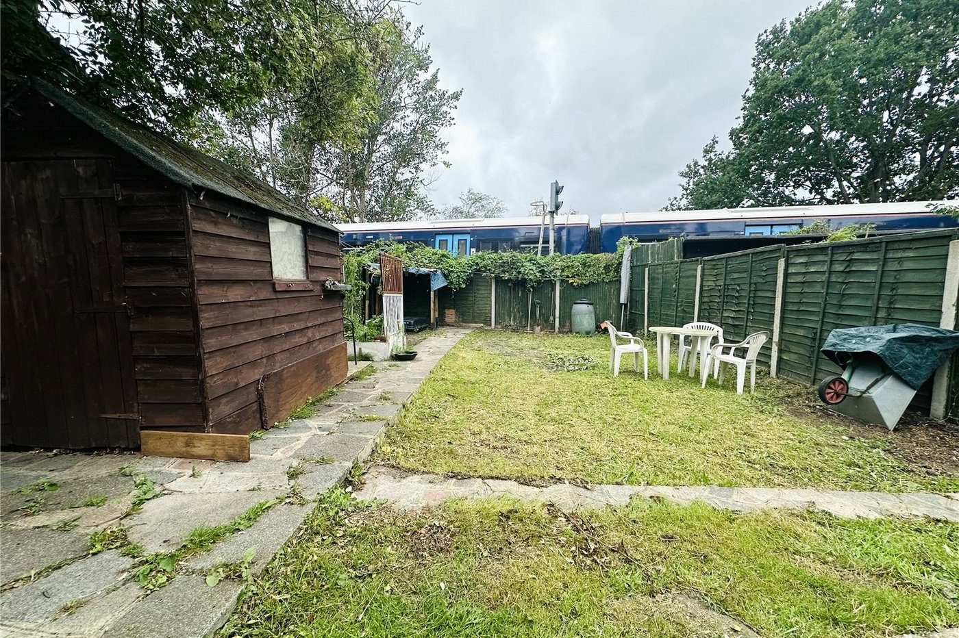 2 bedroom property for sale in London | Robinson Jackson