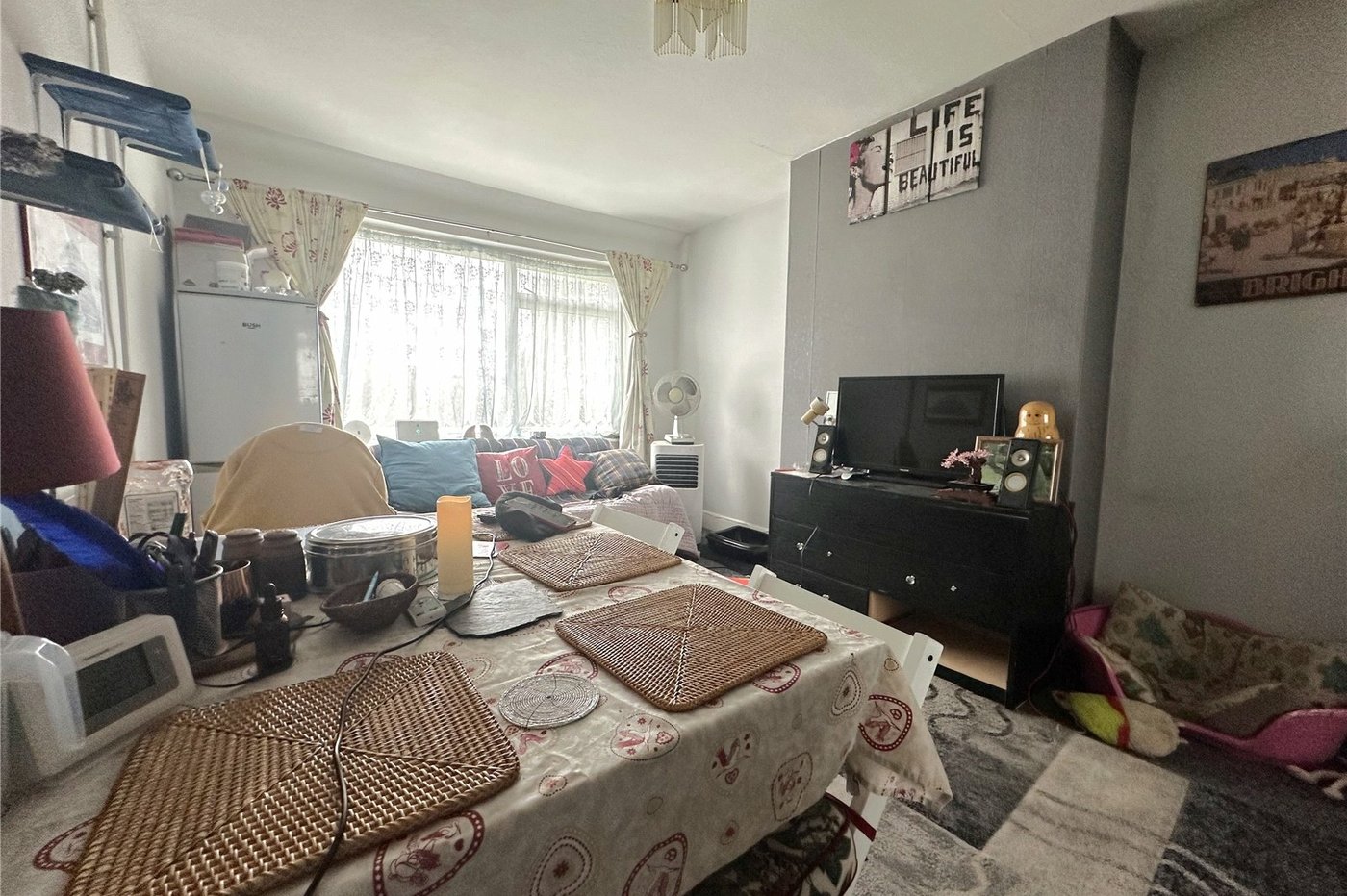2 bedroom property for sale in London | Robinson Jackson