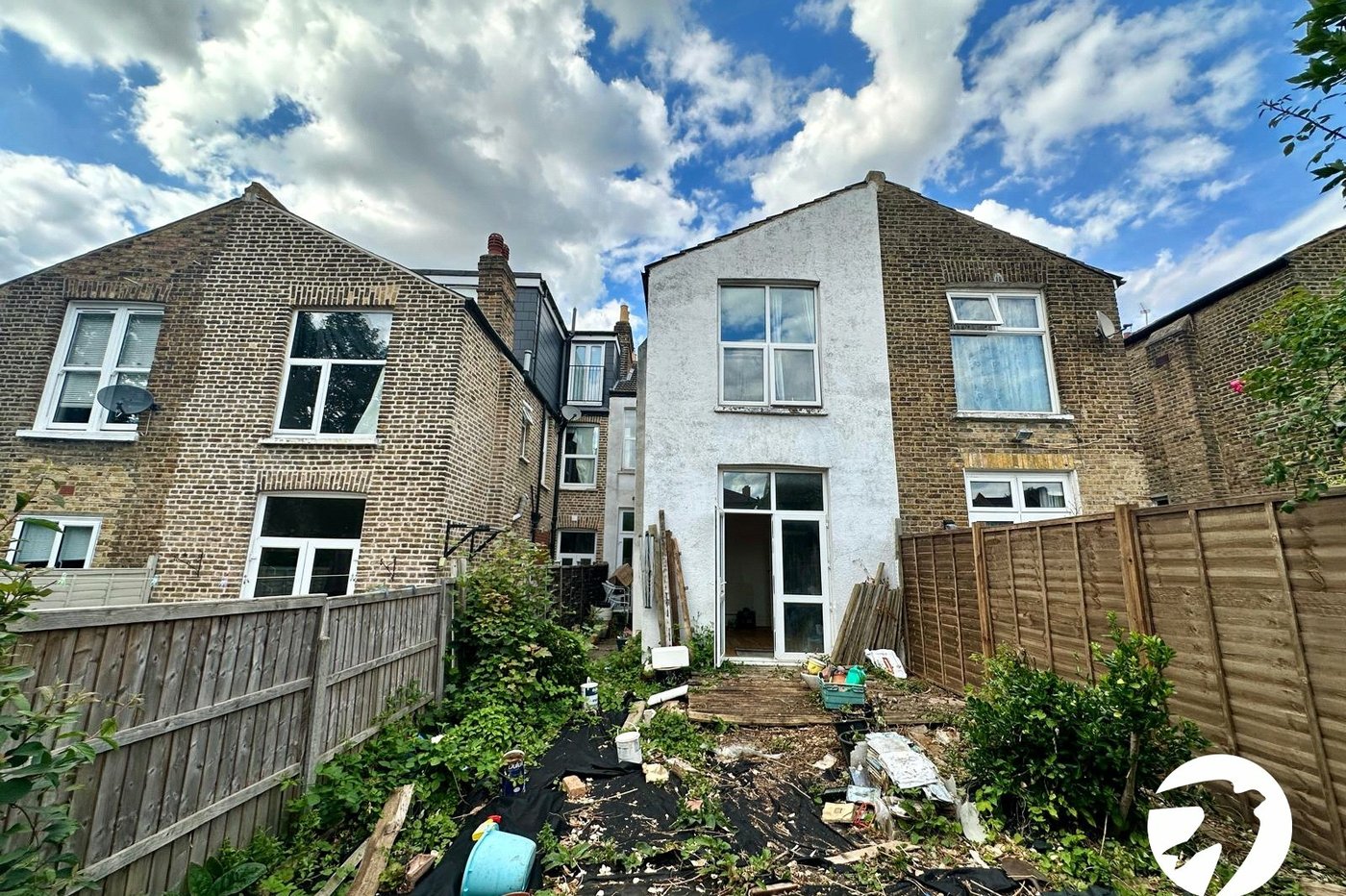 3 bedroom house for sale in London | Robinson Jackson