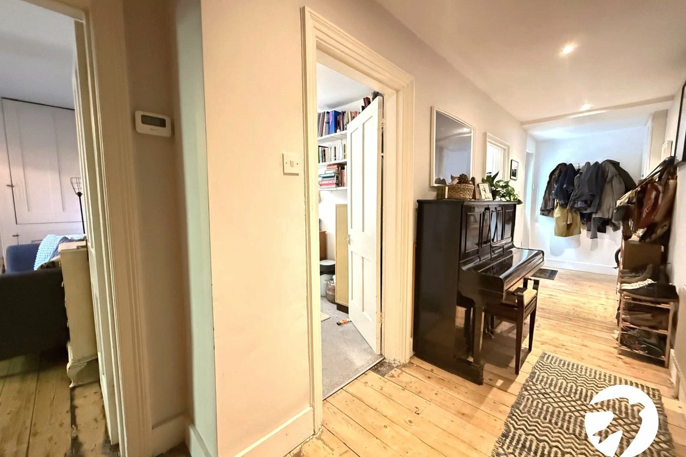2 bedroom property for sale in London | Robinson Jackson